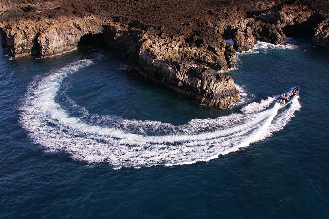 All-Inclusive 5.5 hr La Perouse Bay & Molokini Sea Cave Boat Tour - Food and Drinks: Breakfast, Lunch, and a Cookie That Actually Matters