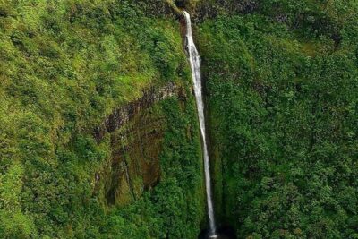 Complete Island 60-Minute Helicopter Tour - West Maui Mountains and the Wall of Tears: where the falls stack up
