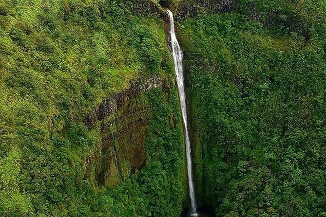 Complete Island 60-Minute Helicopter Tour - West Maui Mountains and the Wall of Tears: where the falls stack up