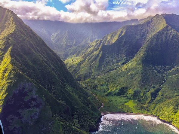 Doors Off West Maui and Molokai 45 minute Helicopter Tour - Phone-Only Photography: How to Get Real Shots in Real Wind