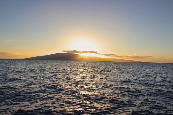 From Ma'alaea Harbor: Sunset Dinner Cruise Aboard the Quicksilver - Your 3-course Maui dinner: what’s included and how it lands