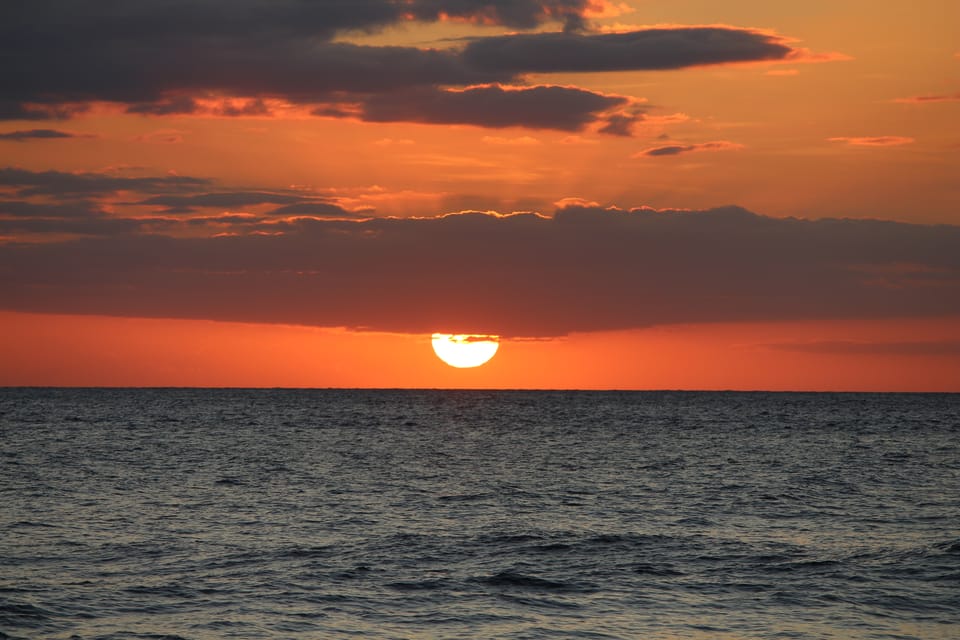Maui: 2 Hour Sunset Dinner Sail with Open Bar and Appetizers - Is it worth $149? Value math for drinks, food, and a real sunset window