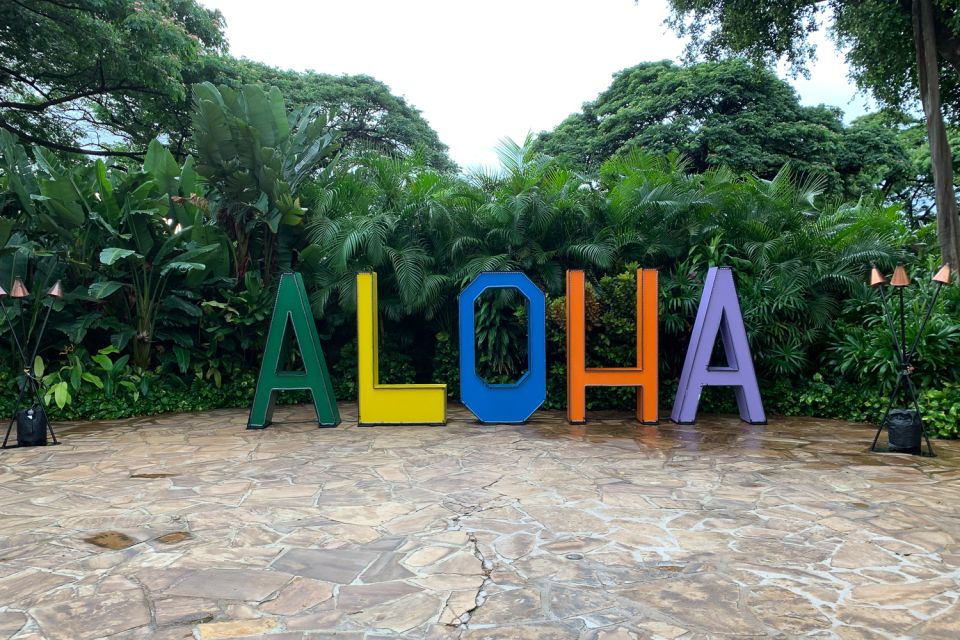 Maui Airport Custom Lei Greeting - Choose Your Lei - Landing in Maui With a Name Sign and a Fresh Lei