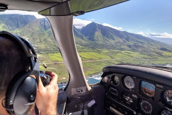 Maui Circle Island-PRIVATE-Air Tour for 2-5: Waterfalls & Lava! - Molokini crater and Makena State Park beaches: the “wow” zone
