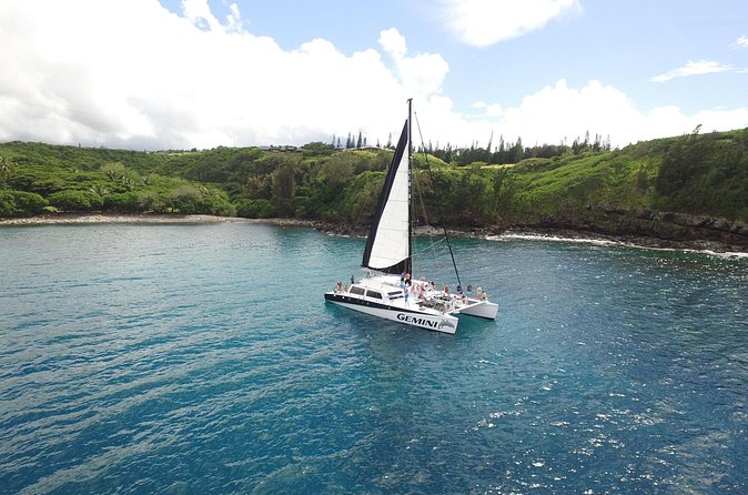 Maui: Coast of Ka'anapali Beach Sunset Dinner Sail - Captain and crew: the human factor that shapes the night