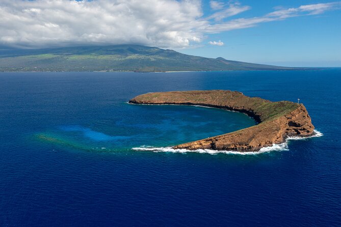 Maui: Molokini and Turtles Luxury Yacht Snorkel - Entering Molokini: what your morning tends to feel like