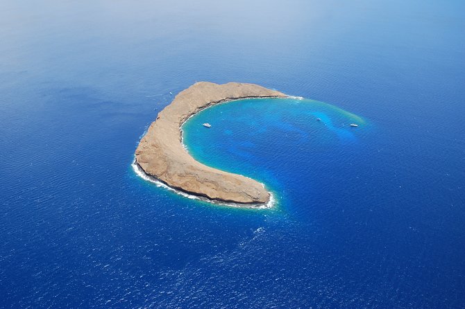 Maui: Molokini & Turtle Town Snorkel & Waterslide Adventure - From Wailuku marina to Molokini Crater in about half a day