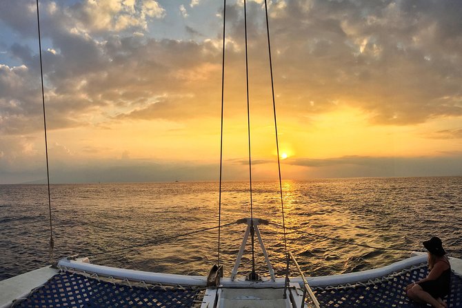 Maui: Original Sunset Cruise with Open Bar from Ka’anapali Beach - Unlimited open bar and snacks: the food and drink reality