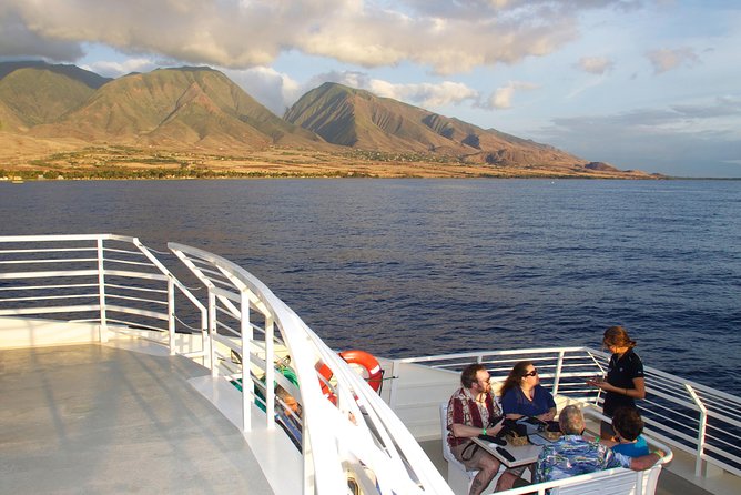 Maui Premium Dinner Cruise: Four Course Dining Experience - Seating, Comfort, and the Wind Factor