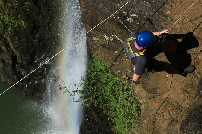 Rappel Maui Waterfalls and Rainforest Cliffs - Rappelling among cliffs and waterfalls: from smaller drops to 30 feet