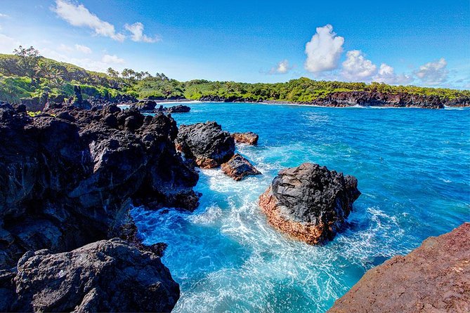 Road to Hana Adventure Maui Tour with Lunch - Comfort and Group Size: Bus vs. Van Energy