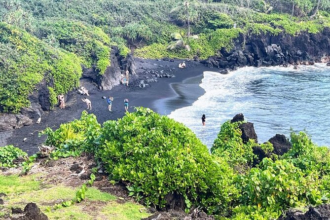 Road To Hana Black Sand Beach Waterfalls & Turtles Tour - Stop-by-Stop: Pua’a Ka’a State Park and the Banana Bread Detour