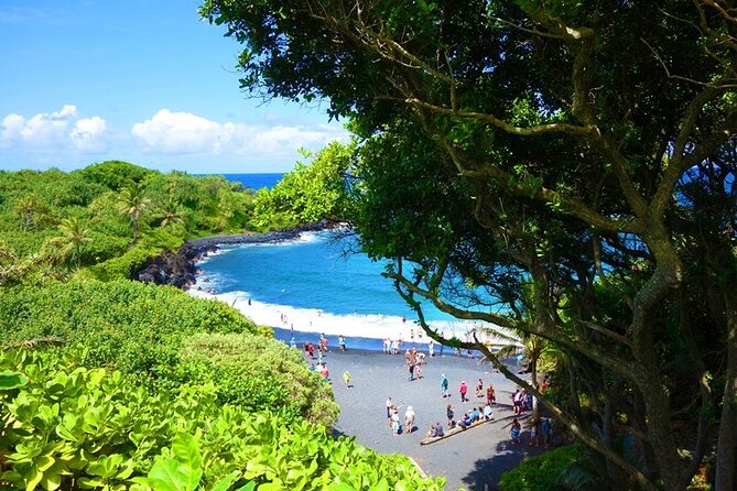 Road to Hana Rainforest, Black Sand Beach, Waterfalls & Lunch - Ke‘anae Point and Aunty Sandy’s banana bread: the local village rhythm