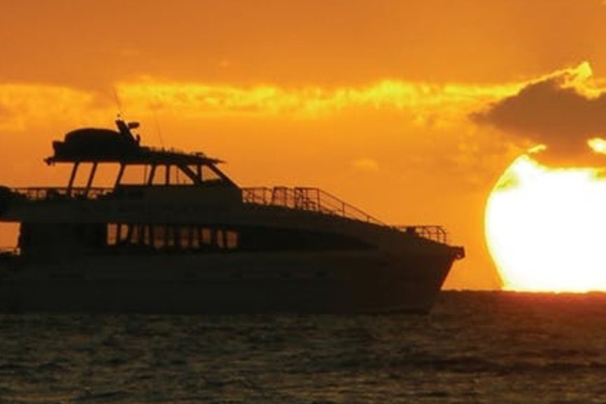 South Maui: Sunset Cruise with 4-Course Dinner and Drinks - Key things to know before you go