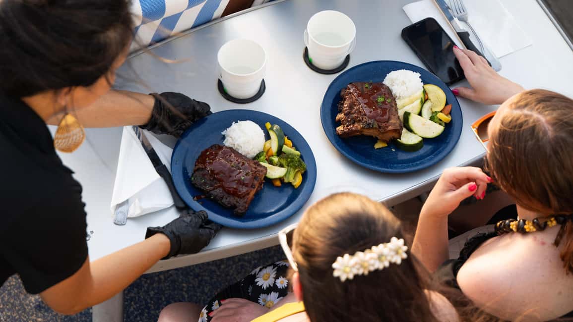 South Maui: Sunset Prime Rib or Mahi Mahi Dinner Cruise - Whales, sea turtles, Molokini, and the view checklist you can use on board
