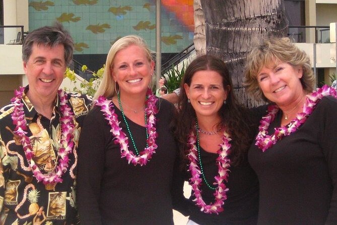 Traditional Airport Lei Greeting on Kahului Maui - Timing, Flights, and Getting the Sign Moment Right