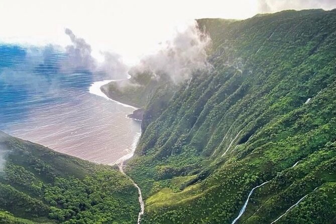 West Maui and Molokai 60-Minute Helicopter Tour - Cruising the Coast: Kapalua Beaches and the Feel of Scale