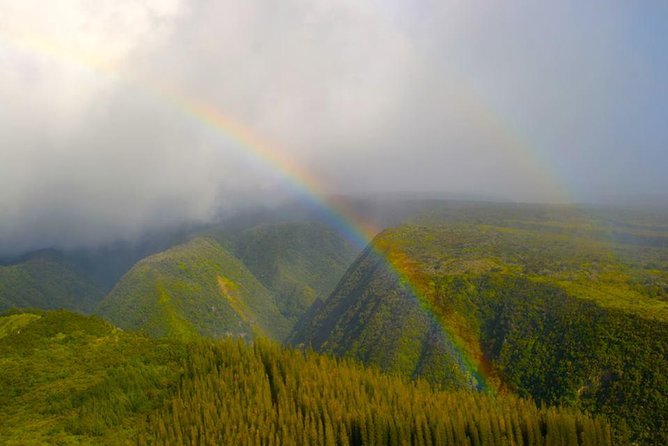 West Maui and Molokai Special 45-Minute Helicopter Tour - Seating and Photo Reality: Window Glare, Window Access, and Tight Quarters